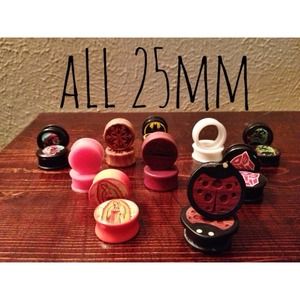 PLUGS/TUNNELS ALL 1" sold in bundle or separate.