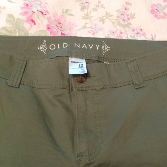💥TRADED!!💥Old Navy Boyfriend Rolled Crops! - Picture 2 of 3