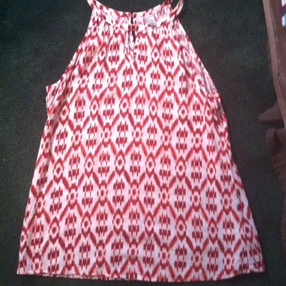 Sleeveless Tribal pink and white print shirt