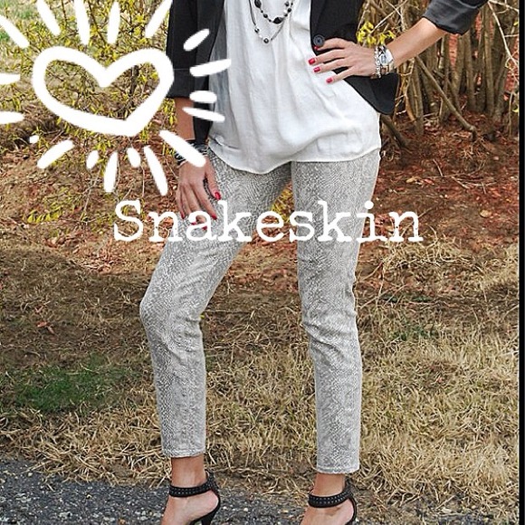 New Express snakeskin ankle jean legging