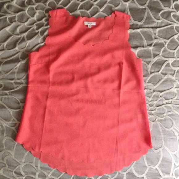 ON HOLD ❌Scalloped edge Coral blouse!