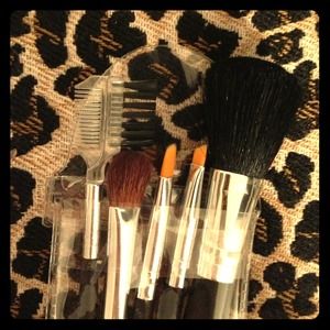 NEW 'Crown Brush' travel size makeup brushes