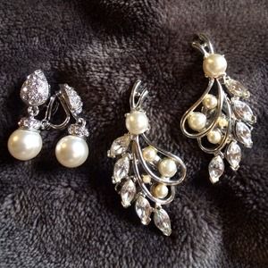 Set of diamond crystal and pearl fashion clip