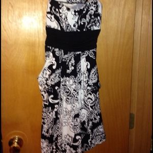 Stunning black and white dress