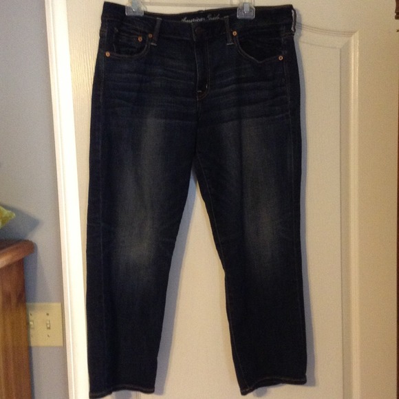 American Eagle Dark Washed Stressed Capri