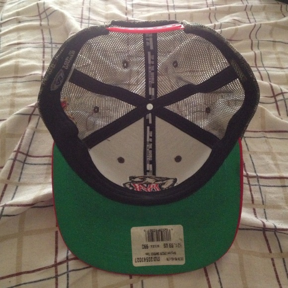 Snap back - Picture 3 of 3