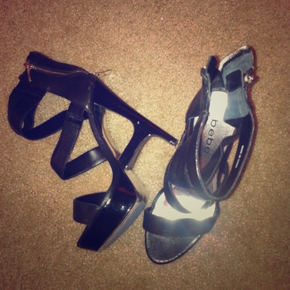 Bebe stiletto. Worn once! Double zipper on back.