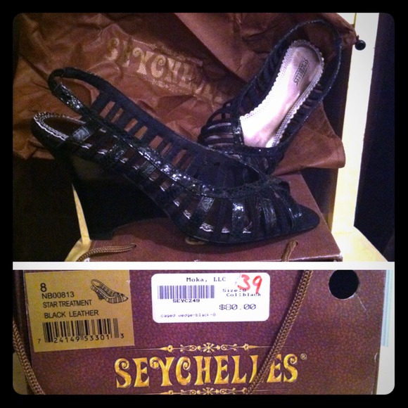 💲⬇ Seychelles black patent strappy wedges