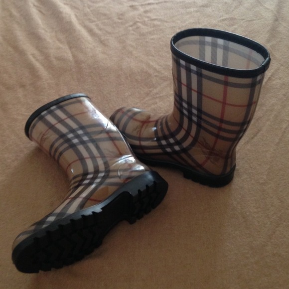 Burberry boots
