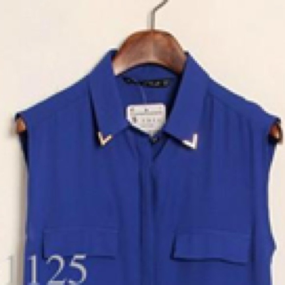 Blue blouse with metal collar