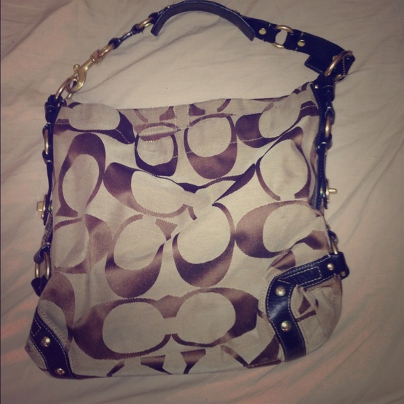 Authentic signature Coach Carly Hobo: E0774-10630
