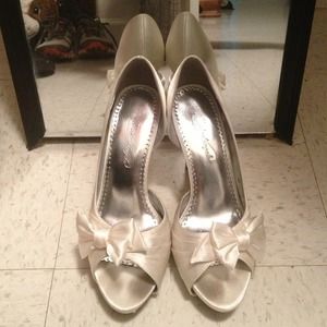 Beautiful ivory heels