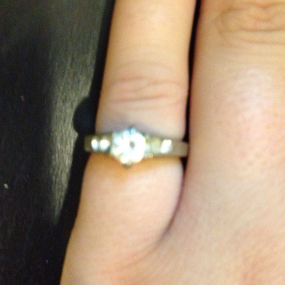 5 stone ring - Picture 2 of 3