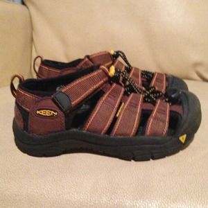 Keen sandals and cargo pants bundle for zazacat