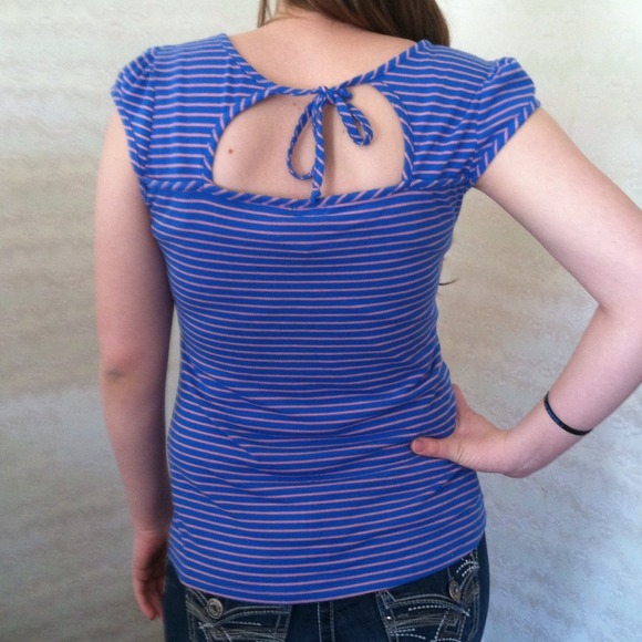 ⚓️️Sale!  Only $2 ⚓️Blue and pink striped top - Picture 2 of 4