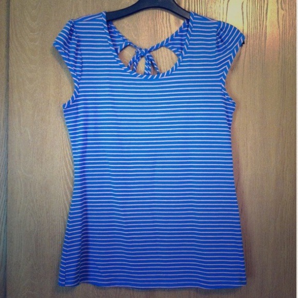 ⚓️️Sale!  Only $2 ⚓️Blue and pink striped top - Picture 3 of 4