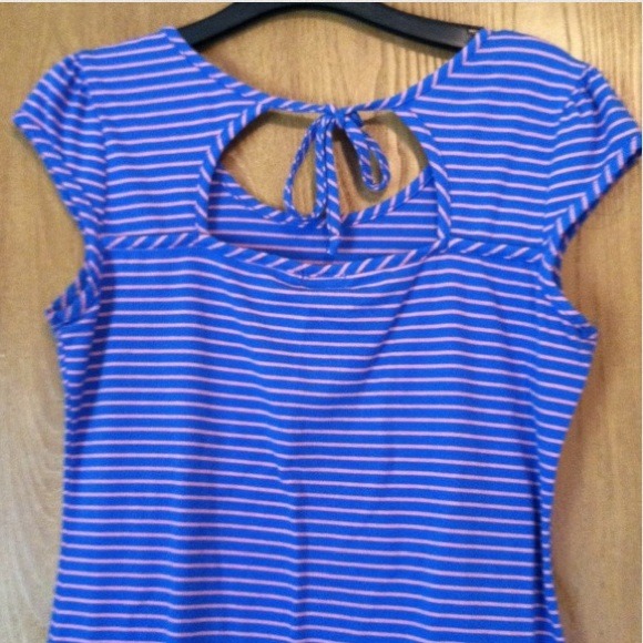 ⚓️️Sale!  Only $2 ⚓️Blue and pink striped top - Picture 4 of 4