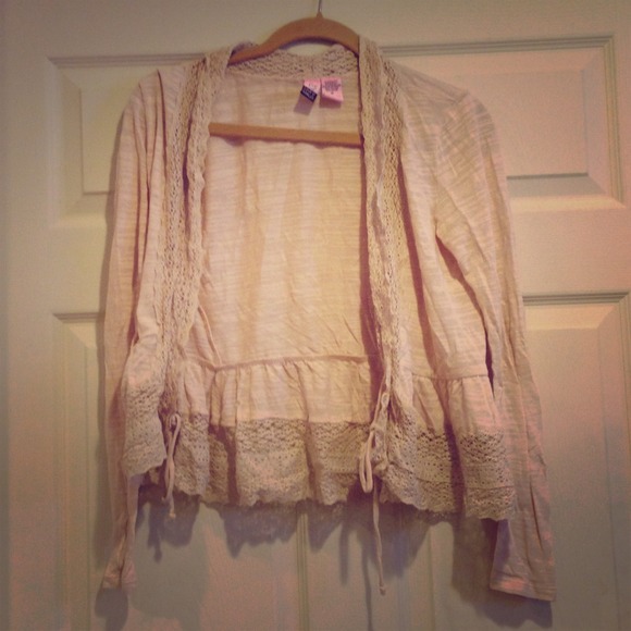 Frilly light pink top