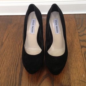 Steve Madden Black Suede Pumps size 6.5