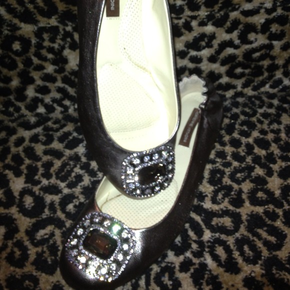 Adrienne Vittadini leather ballet flats.