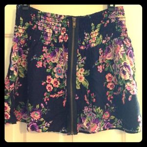 Arden B floral skirt. Size Medium!!