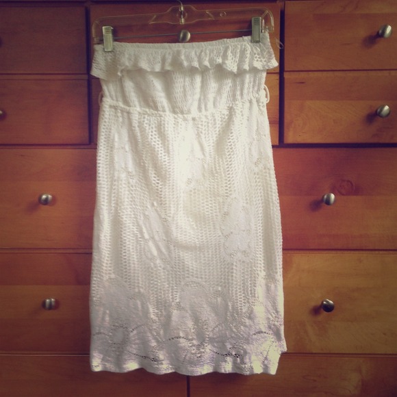 White flower crochet strapless dress
