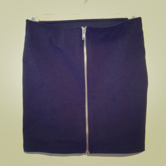 H&M ZIPPERED BLACK PENCIL SKIRT