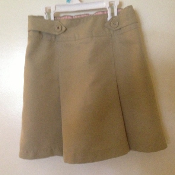 2 girls uniform beige skorts