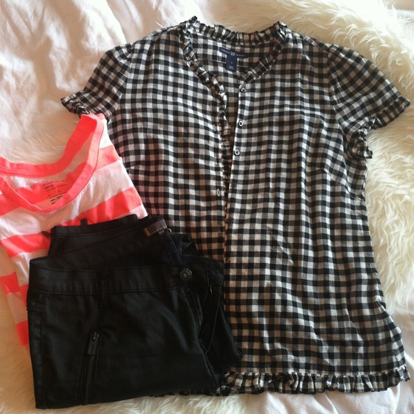 Short sleeve buffalo check button up