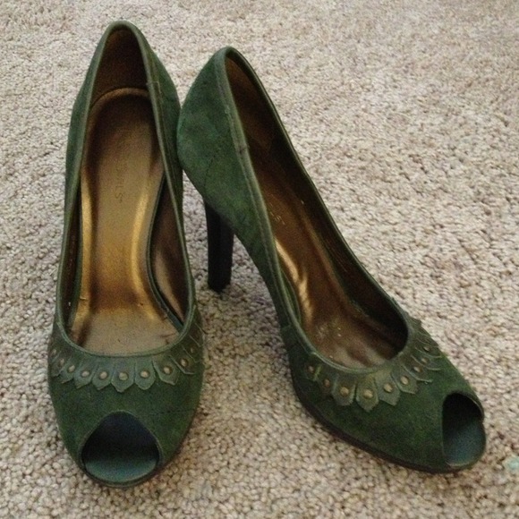 Green Suede Peep-Toe Heels - Picture 3 of 3