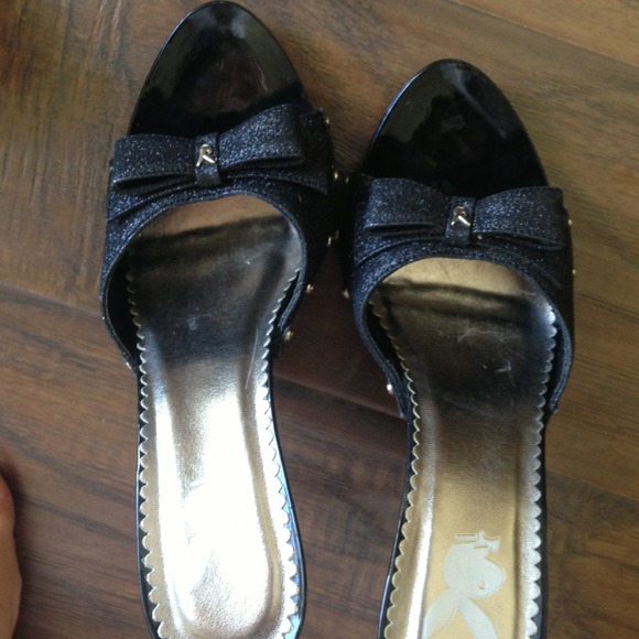 Shoes - Picture 4 of 4