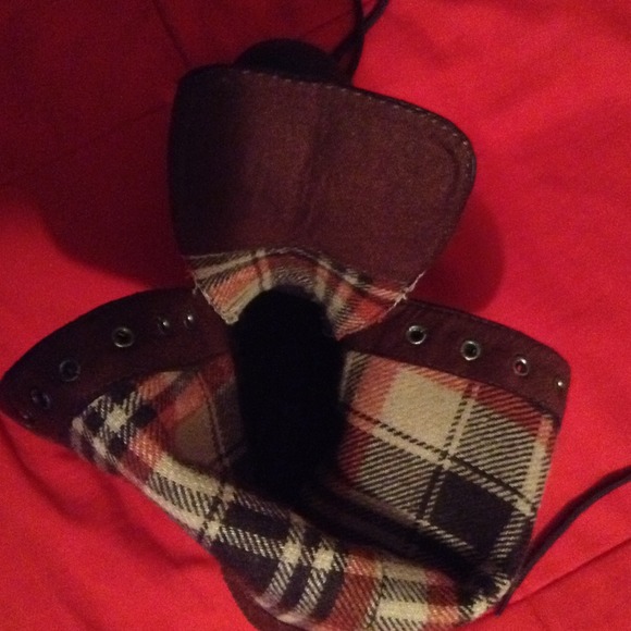 Boots OFFER. - Picture 2 of 3