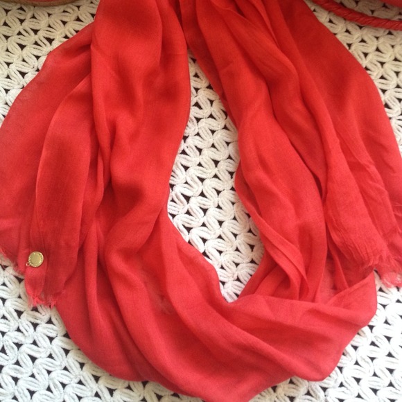 👏SOLD👏Calvin Klein scarf