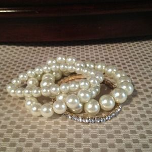 🔴SOLD🔴 Faux pearl bracelet set
