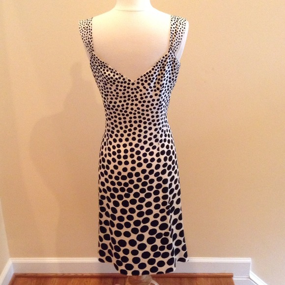 Sold in bundle Ann Taylor 100% SILK DRESS - Picture 3 of 4