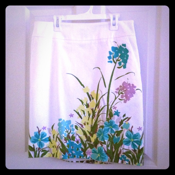 Floral design Pencil Skirt