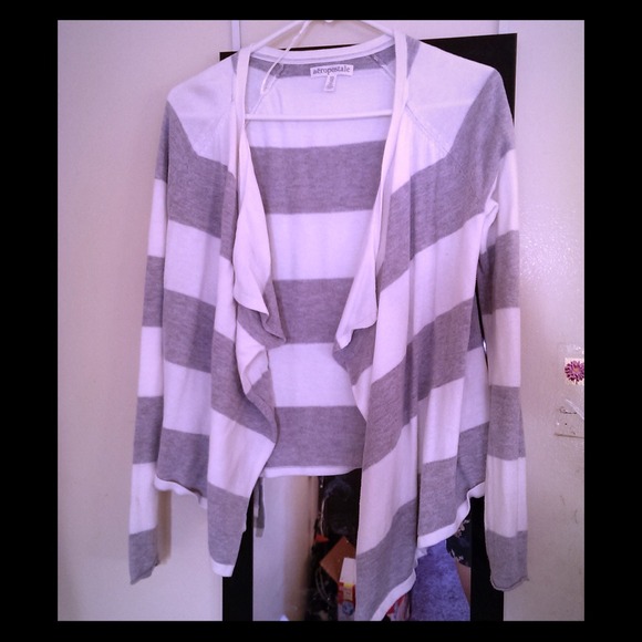 🚫❗SOLD❗🚫Draped cardigan.