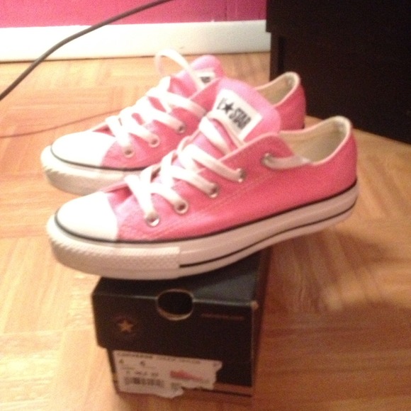 Light pink converse