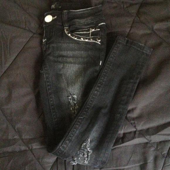 Distressed Skinny Jeans NWOT