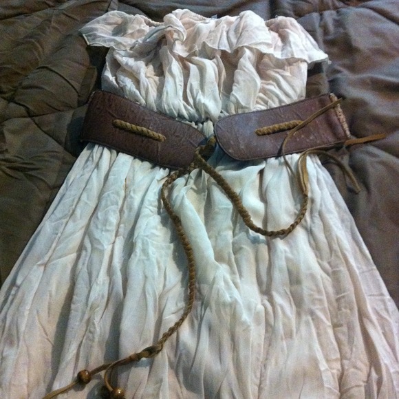 MUst See 😱 tan dress with brown belt