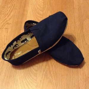 Navy Toms