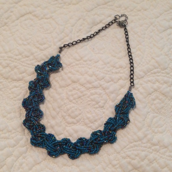 ❌❌SOLD❌❌Beaded statement necklace - Picture 3 of 4