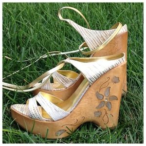 H😍ST PICK! Report Signature | platform wedges sz7