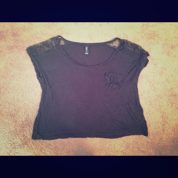 Nollie lace shoulder oversized tee