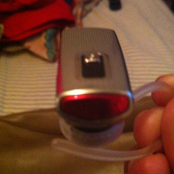 Motorola Elite Flip Bluetooth - Picture 3 of 4