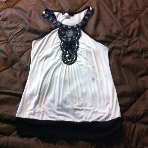 💋Lipstick white & black shirt