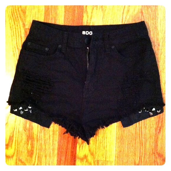 ❌BDG studded high waisted shorts