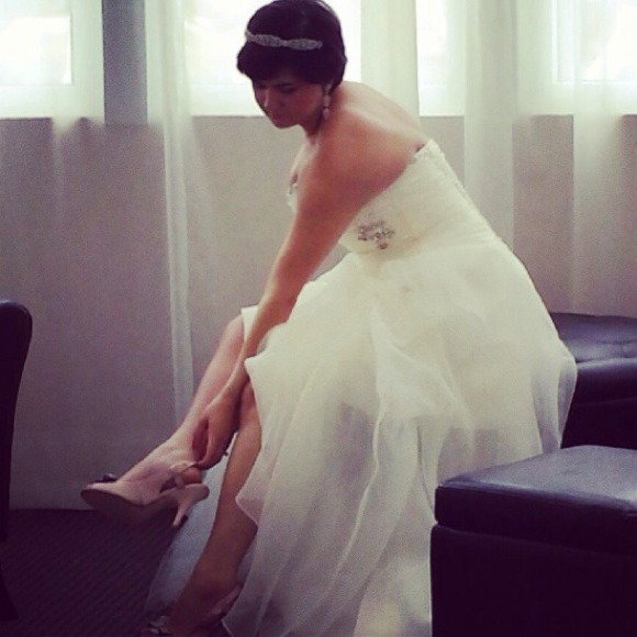 beautiful wedding gown - Picture 3 of 4