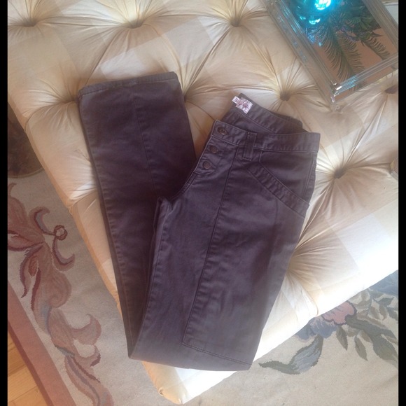 Joie size 28 button down low rise.