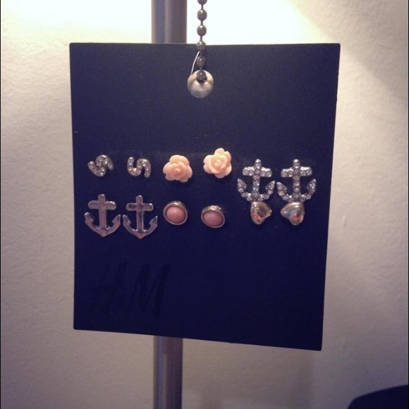 VARIOUS EARRINGS
